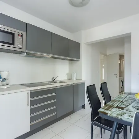 Guest house Jelena 3*